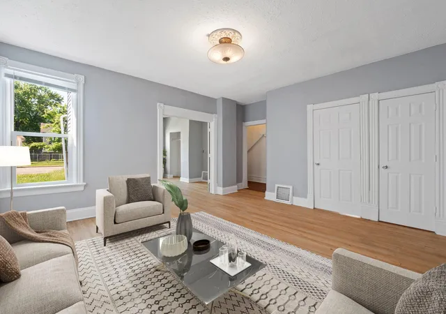 3rd image of 937 Thomas Ave, Saint Paul, MN 55104 | MLS# 7082796