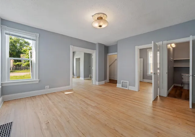 4th image of 937 Thomas Ave, Saint Paul, MN 55104 | MLS# 7082796