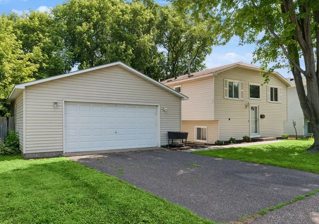 42nd image of 1888 Walnut St, Saint Paul, MN 55113 | MLS# 7082855