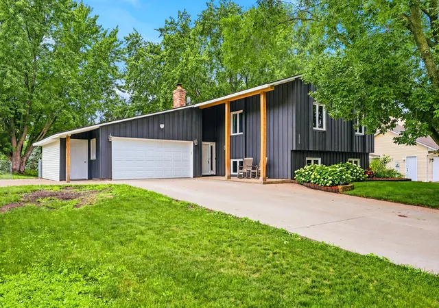 Homes for sale in Bloomington, MN | 8009 W 104th St, Bloomington, MN 55438 | MLS# 7082857