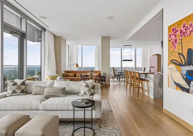 Listing Photo 4 - Condo for sale in building located at 255 Hennepin Ave, Minneapolis, MN 55401 - Unit #3103