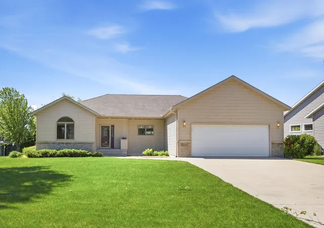 Homes for sale in Hutchinson, MN | 1404 Heritage Ave Nw, Hutchinson, MN 55350 | MLS# 7082916