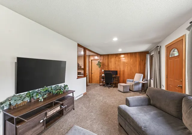 5th image of 6102 Hampshire Ave N, Crystal, MN 55428 | MLS# 7082955