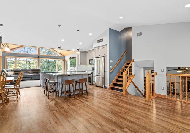 4th image of 1570 Lakeview Curv, Saint Paul, MN 55122 | MLS# 7082978