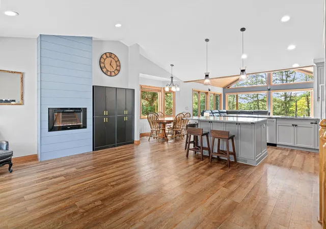 5th image of 1570 Lakeview Curv, Saint Paul, MN 55122 | MLS# 7082978