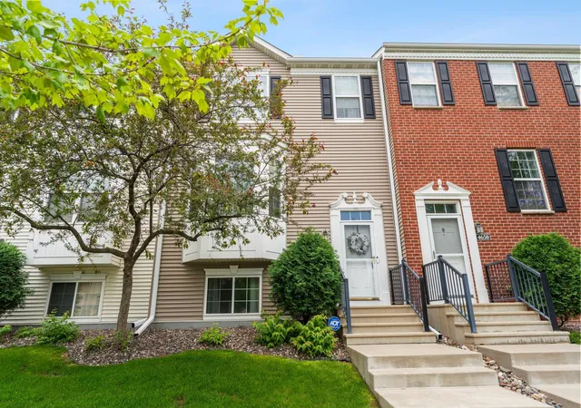 Photo 3 of Single family home for sale at 4652 Woodland Ave, Shakopee, MN 55379 | MLS# 7083173 | Listing updated on 2026-10-08