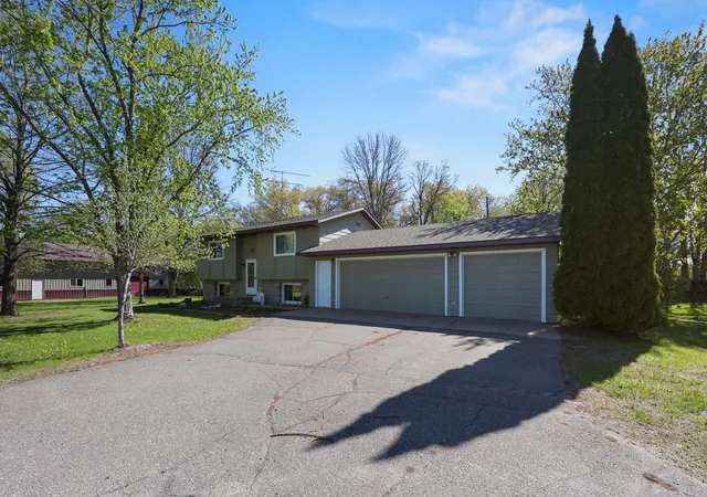 Photo 3 of Single family home for sale at 1546 Primrose Rd Ne, Sauk Rapids, MN 56379 | MLS# 7083239 | Listing updated on 2026-10-07