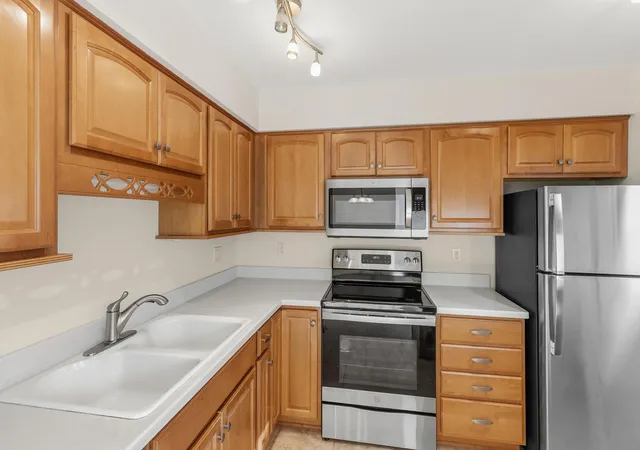 Photo 3 of Single family home for sale at 987 Carmel Ct, Saint Paul, MN 55126 | MLS# 7083342 | Listing updated on 2026-10-23