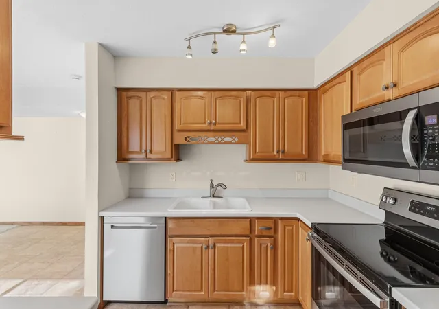 Photo 4 of Single family home for sale at 987 Carmel Ct, Saint Paul, MN 55126 | MLS# 7083342 | Listing updated on 2026-10-23