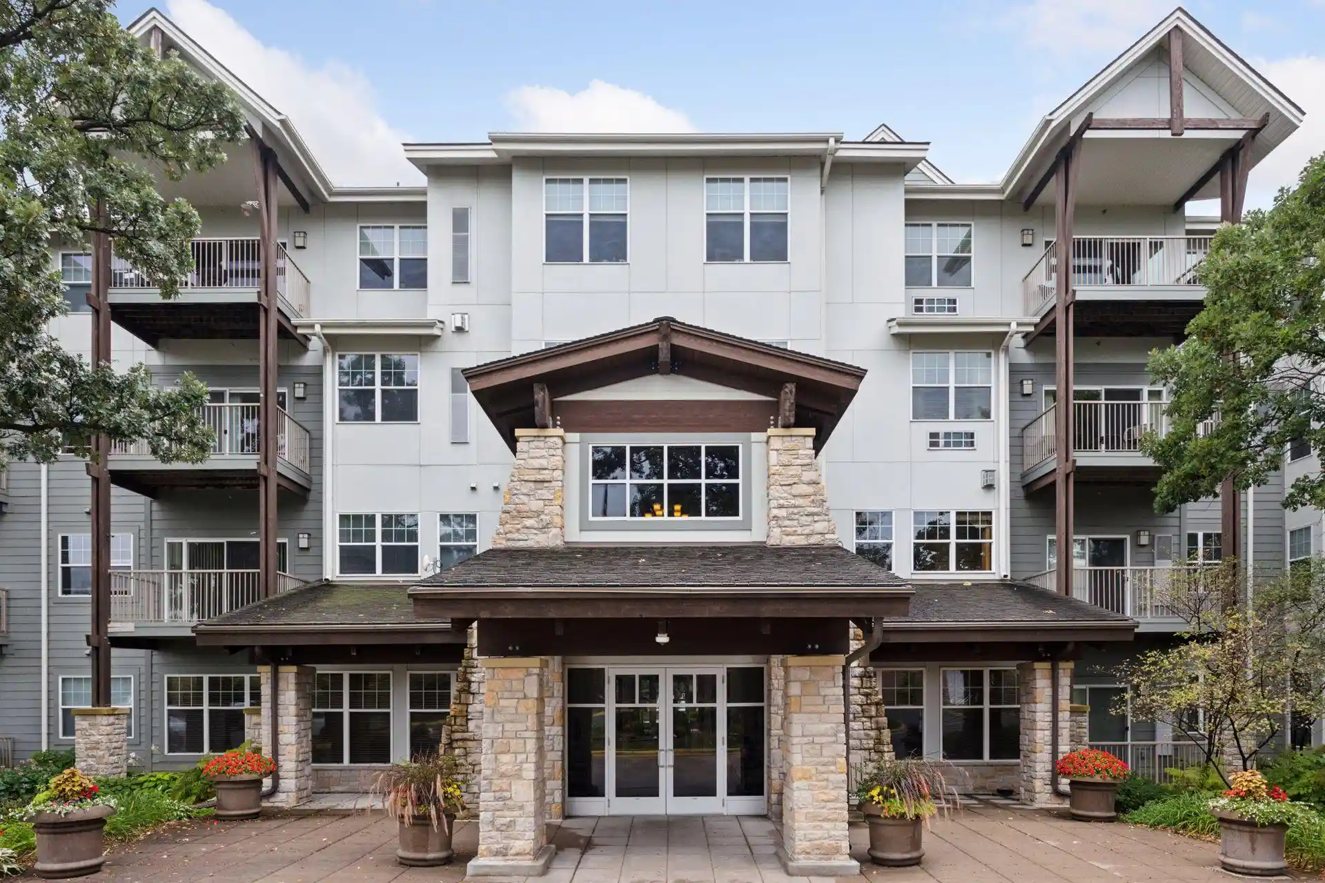 Listing Photo 2 - Condo for sale in 1900 Rush Lake Trl located at 1900 Rush Lake Trl, New Brighton, MN 55112 - Unit #416