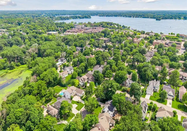 2nd image of 238 Broadway Ave N, Wayzata, MN 55391 | MLS# 7083395