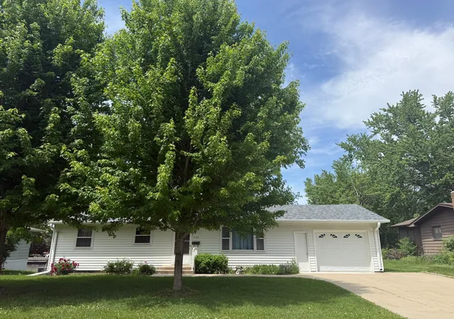 Homes for sale in Faribault, MN | 1420 Highland Pl, Faribault, MN 55021 | MLS# 7083400