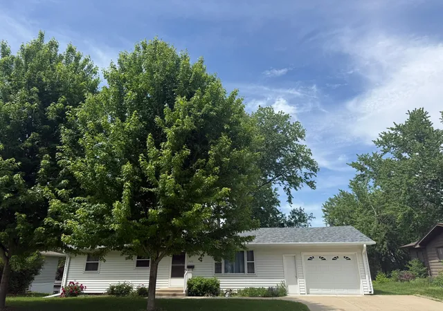 Homes for sale in Faribault, MN | 1420 Highland Pl, Faribault, MN 55021 | MLS# 7083400