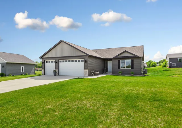 Homes for sale in Elysian, MN | 3 Lynae Cir, Elysian, MN 56028 | MLS# 7083453