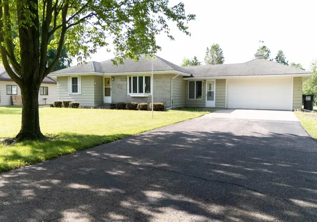 1st image of 58413 220th St, Austin, MN 55912 | MLS# 7083465
