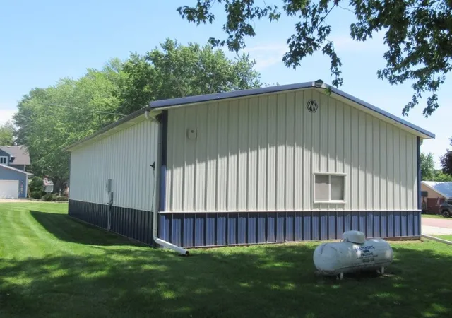 Photo 3 of Single family home for sale at 129 S Summit Ave, Hills, MN 56138 | MLS# 7083481 | Listing updated on 2026-07-14