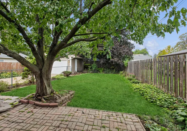 Photo 4 of Single family home for sale at 1493 Arundel St, Saint Paul, MN 55117 | MLS# 7083487 | Listing updated on 2026-10-08