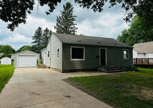 Homes for sale in Slayton, MN | 2742 Pine Ave, Slayton, MN 56172 | MLS# 7083556