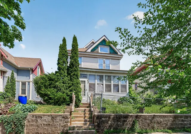 Photo 2 of Sale Pending at 867 Aurora Ave, Saint Paul, MN 55104 | MLS# 7083616 | Listing updated on 2026-09-18