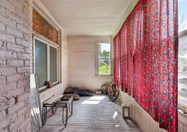 Photo 3 of Sale Pending at 867 Aurora Ave, Saint Paul, MN 55104 | MLS# 7083616 | Listing updated on 2026-09-18