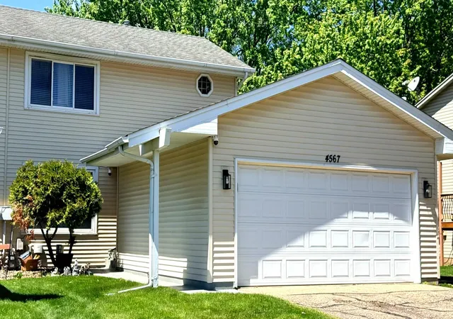 1st image of 4567 Horizon Cir, Saint Paul, MN 55123 | MLS# 7083640