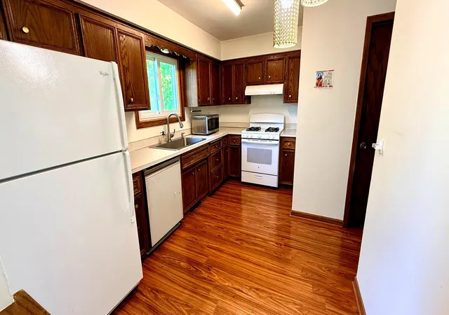 Photo 3 of Townhouse for sale at 4567 Horizon Cir, Saint Paul, MN 55123 | MLS# 7083640 | Listing updated on 2026-06-15