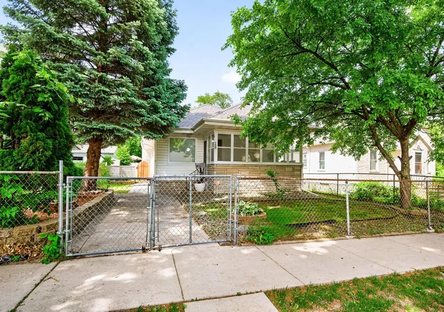 Photo 2 of Single family home for sale at 799 Fuller Ave, Saint Paul, MN 55104 | MLS# 7083652 | Listing updated on 2026-10-07