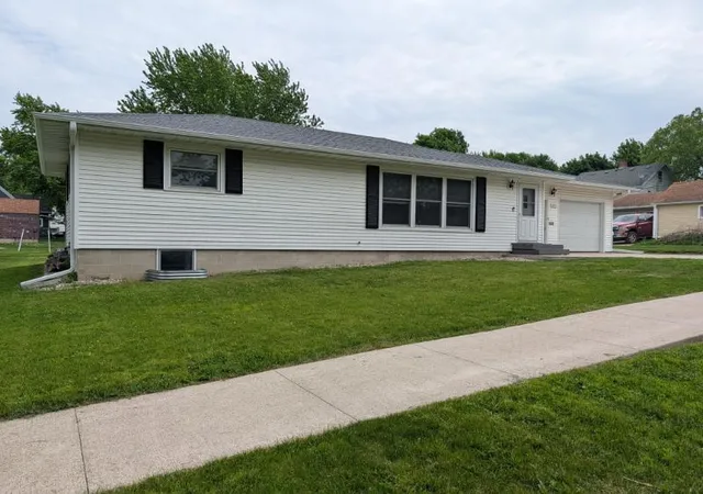Homes for sale in Wells, MN | 377 1st St Sw, Wells, MN 56097 | MLS# 7083733