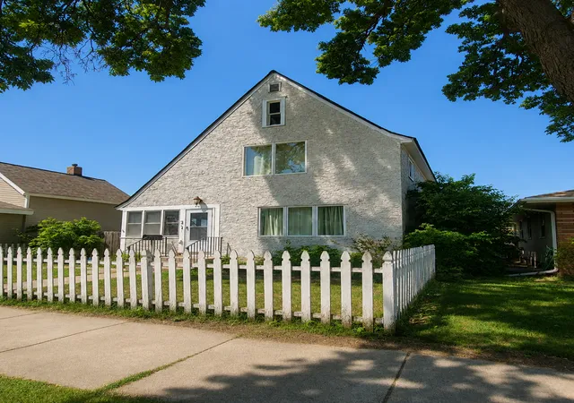 1st image of 412 4th Ave S, South Saint Paul, MN 55075 | MLS# 7083772