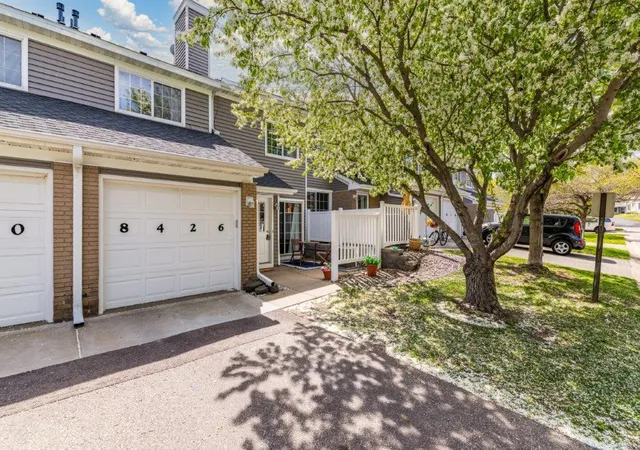 Homes for sale in Inver Grove Heights, MN | 8426 Copperfield Wy #93, Inver Grove Heights, MN 55076 | MLS# 7083865
