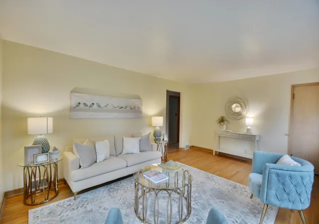 3rd image of 4522 Chatham Rd Ne, Minneapolis, MN 55421 | MLS# 7083896
