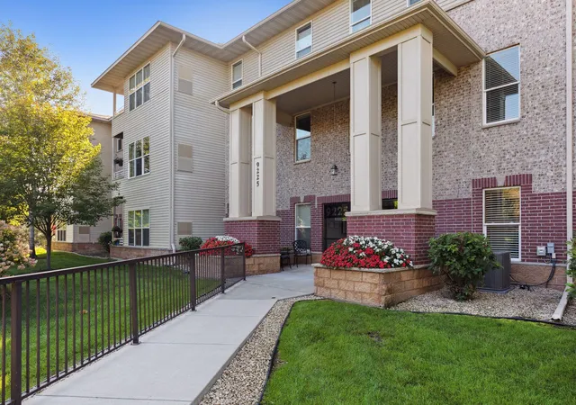 4th image of 9225 Medicine Lake Rd #205B, Golden Valley, MN 55427 | MLS# 7083927