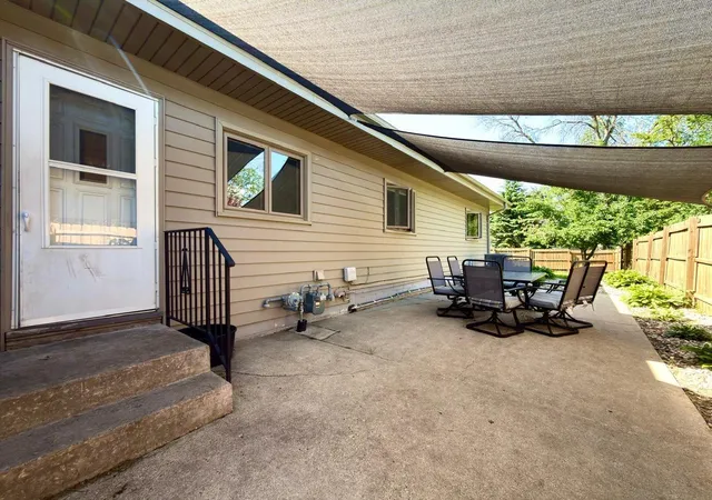 3rd image of 979 S Prairie Ave, Fairmont, MN 56031 | MLS# 7083940