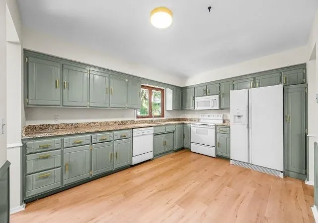 Photo 2 of Single family home for sale at 1424 18th Avenue NW, Saint Paul, MN 55112 | MLS# 7083971 | Listing updated on 2026-10-28