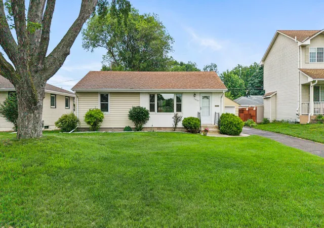 1st image of 4850 Zane Ave N, Crystal, MN 55429 | MLS# 7083972
