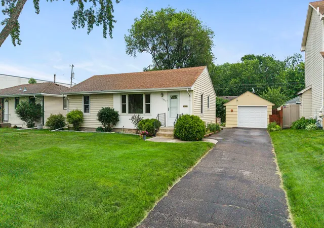 3rd image of 4850 Zane Ave N, Crystal, MN 55429 | MLS# 7083972