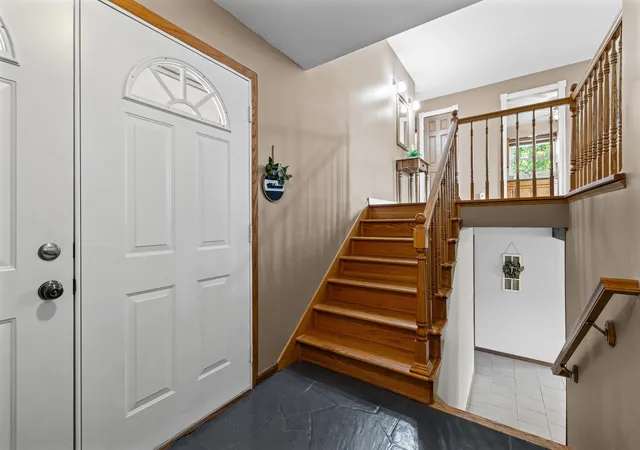Photo 2 of Sale Pending at 5233 W 105th Street, Minneapolis, MN 55437 | MLS# 7083981 | Listing updated on 2026-10-01