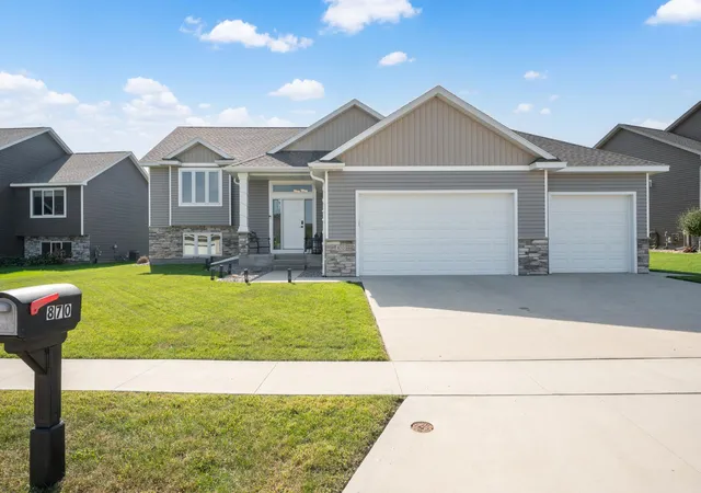 1st image of 870 Portsmith Dr Nw, Rochester, MN 55901 | MLS# 7083989