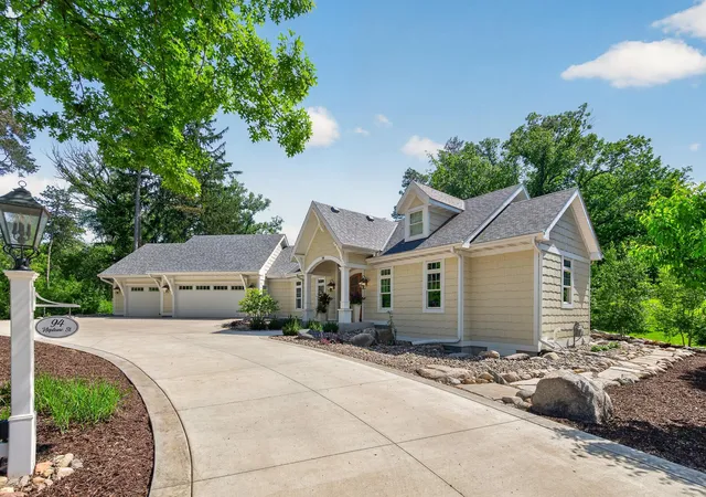 Homes for sale in Mahtomedi, MN | 94 Neptune St, Mahtomedi, MN 55115 | MLS# 7083997