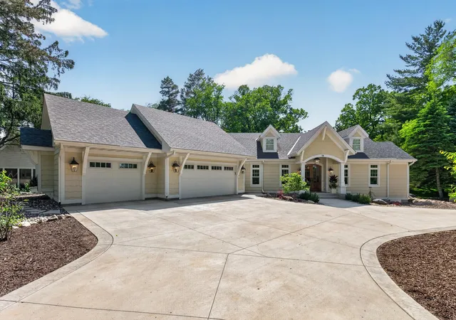 Homes for sale in Mahtomedi, MN | 94 Neptune St, Mahtomedi, MN 55115 | MLS# 7083997