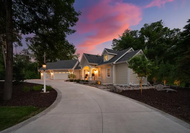 Homes for sale in Mahtomedi, MN | 94 Neptune St, Mahtomedi, MN 55115 | MLS# 7083997