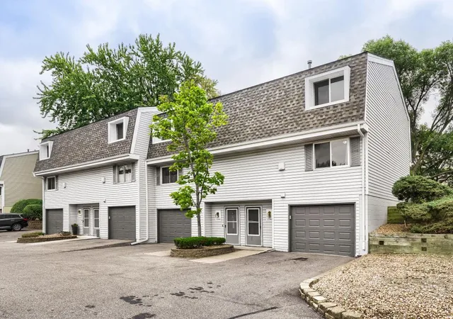 Photo 1 of Single family home for sale at 2342 Dorland Pl E, Maplewood, MN 55119 | MLS# 7084110 | Listing updated on 2026-09-05