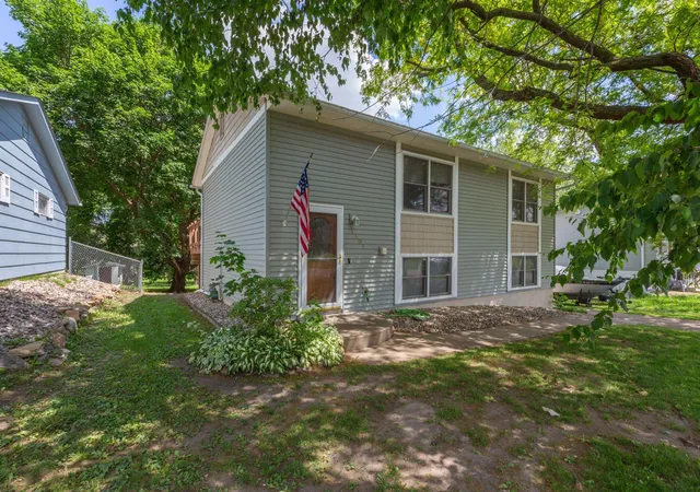Homes for sale in Faribault, MN | 1401 Autumn Dr, Faribault, MN 55021 | MLS# 7084138