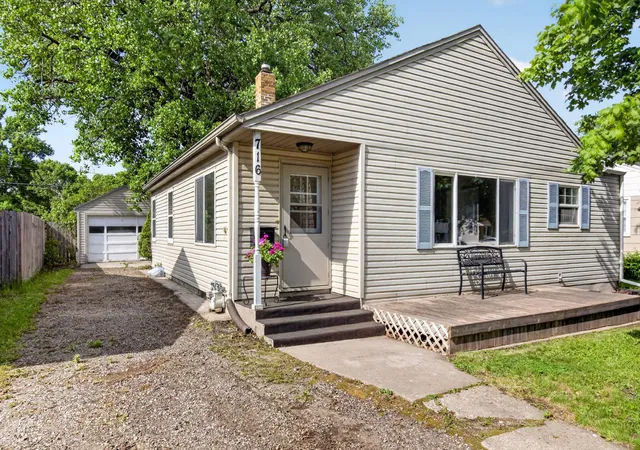 Homes for sale in Fergus Falls, MN | 716 W 7th Ave, Fergus Falls, MN 56537 | MLS# 7084183