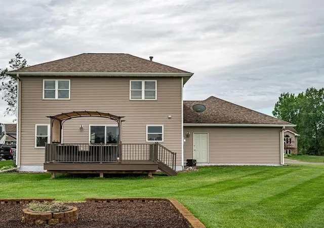 Homes for sale in Ellsworth, WI | 444 W Overlook Dr, Ellsworth, WI 54011 | MLS# 7084210