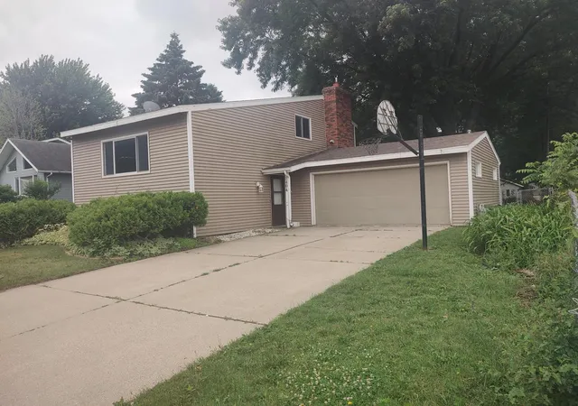 2nd image of 1404 City View Ct Ne, Rochester, MN 55906 | MLS# 7084259