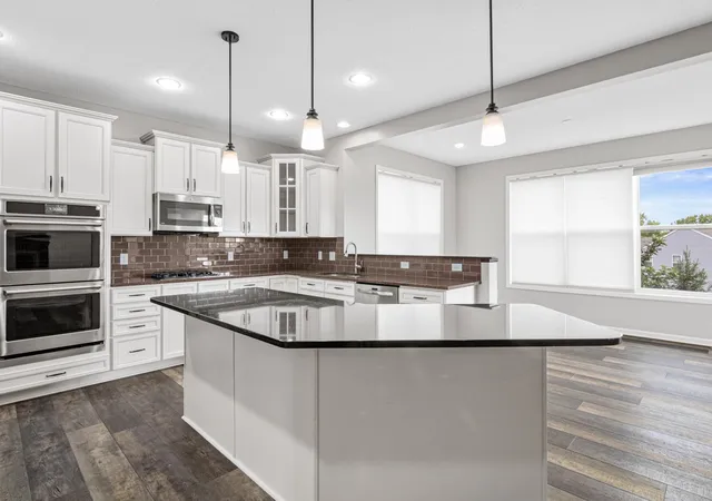 5th image of 18072 Hyde Park Ave, Lakeville, MN 55044 | MLS# 7084325