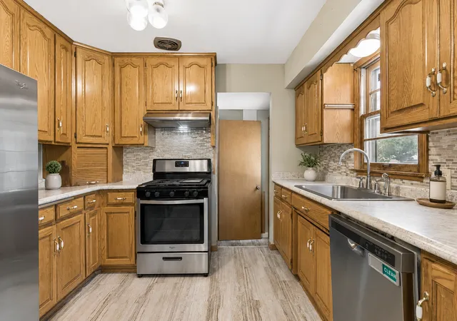 3rd image of 4002 Nevada Ave N, New Hope, MN 55427 | MLS# 7084326
