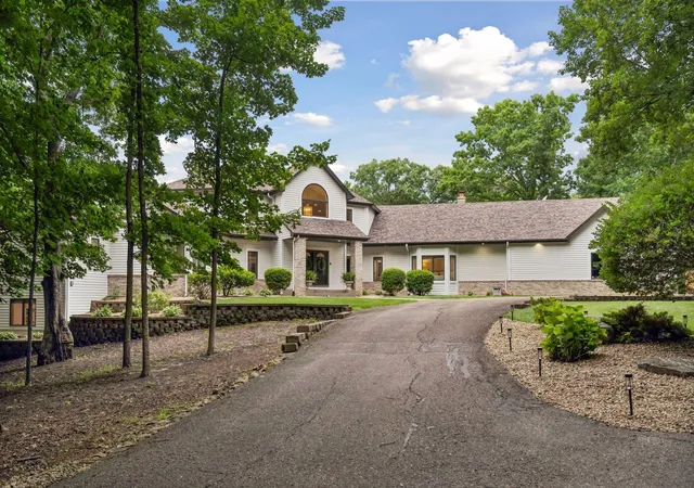 Photo 2 of Mansion for sale at 6221 Willow Dr, Hamel, MN 55340 | MLS# 7084337 | Listing updated on 2026-09-03