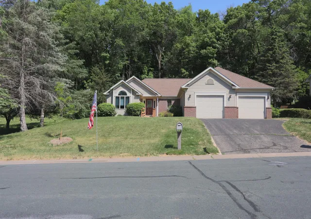 Homes for sale in River Falls, WI | 1825 Golf View Dr, River Falls, WI 54022 | MLS# 7084342